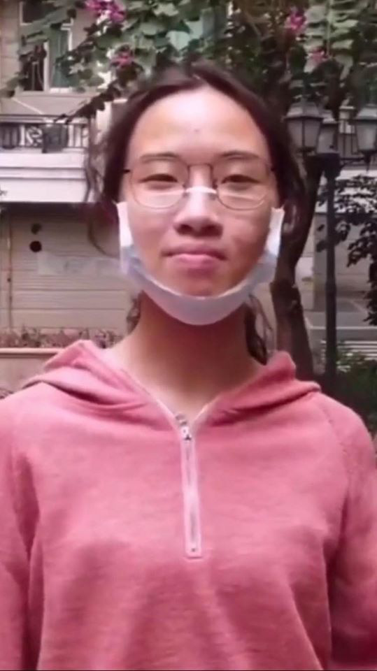 Sợ người quen không nhận ra vì đeo khẩu trang liên tục, cô gái đã có cách xử lý khiến tất cả tròn mắt thán phục - Ảnh 1. Sợ người quen không nhận ra vì đeo khẩu trang liên tục, cô gái đã có cách xử lý khiến tất cả tròn mắt thán phục - Ảnh 1.