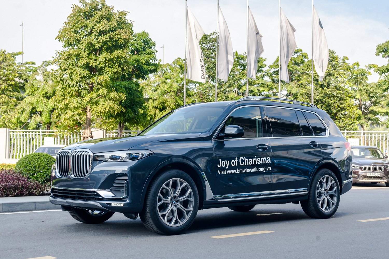BMW X7 giảm giá kỷ lục 350 triệu đồng trong cuộc đua khốc liệt với Mercedes-Benz GLS tại Việt Nam - Ảnh 1. BMW X7 giảm giá kỷ lục 350 triệu đồng trong cuộc đua khốc liệt với Mercedes-Benz GLS tại Việt Nam - Ảnh 1.