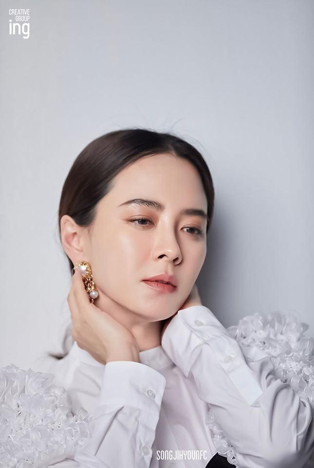 Không còn trẻ trung như xưa nhưng loạt ảnh hậu trường mới của Song Ji Hyo vẫn khiến cô được tung hô nhờ điều này - Ảnh 7. Không còn trẻ trung như xưa nhưng loạt ảnh hậu trường mới của Song Ji Hyo vẫn khiến cô được tung hô nhờ điều này - Ảnh 7.