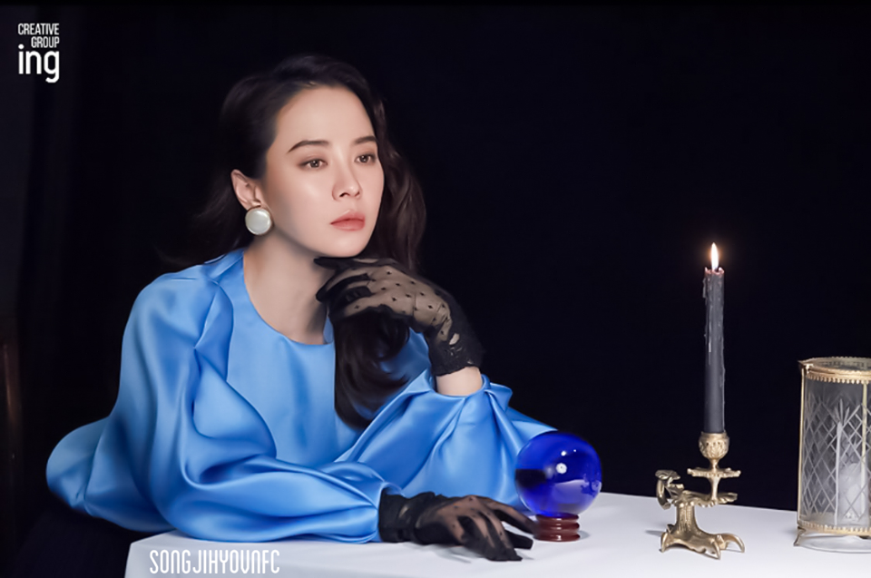 Không còn trẻ trung như xưa nhưng loạt ảnh hậu trường mới của Song Ji Hyo vẫn khiến cô được tung hô nhờ điều này - Ảnh 3. Không còn trẻ trung như xưa nhưng loạt ảnh hậu trường mới của Song Ji Hyo vẫn khiến cô được tung hô nhờ điều này - Ảnh 3.