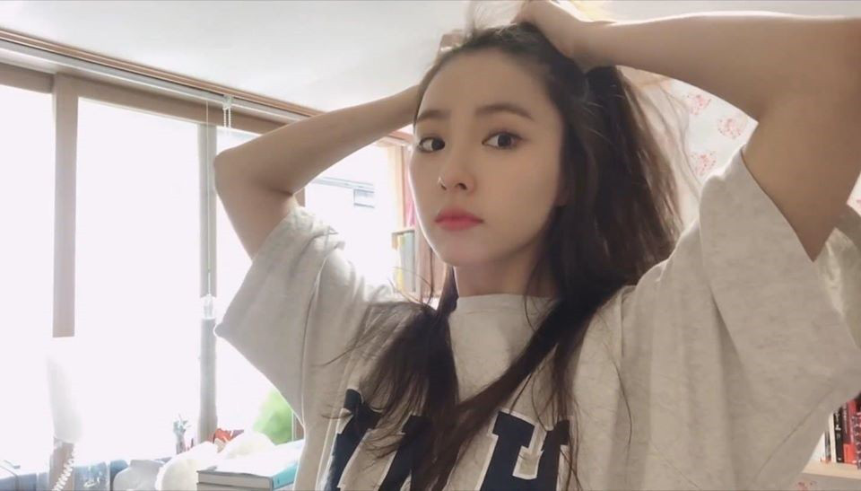 Tạm dừng diễn xuất chuyển sang làm vlog, cô nàng Youtuber khiến fan trầm trồ vì quá xinh và nghĩa cử cao đẹp - Ảnh 7. Tạm dừng diễn xuất chuyển sang làm vlog, cô nàng Youtuber khiến fan trầm trồ vì quá xinh và nghĩa cử cao đẹp - Ảnh 7.