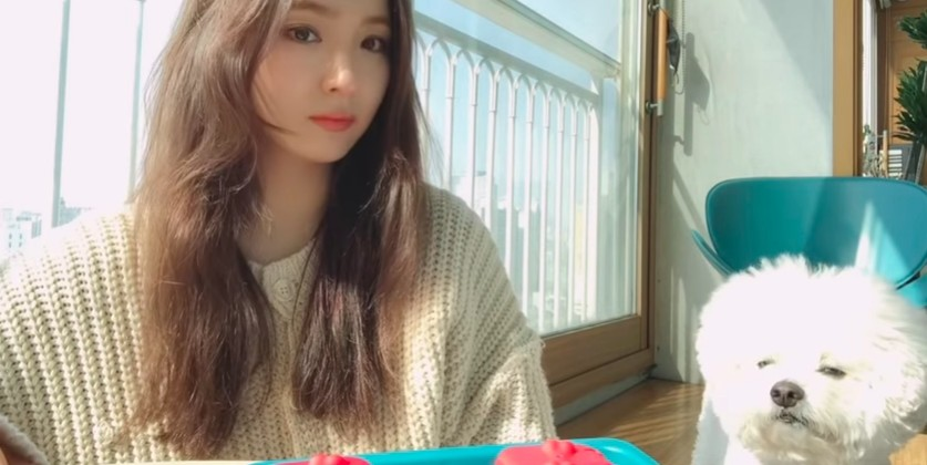 Tạm dừng diễn xuất chuyển sang làm vlog, cô nàng Youtuber khiến fan trầm trồ vì quá xinh và nghĩa cử cao đẹp - Ảnh 9. Tạm dừng diễn xuất chuyển sang làm vlog, cô nàng Youtuber khiến fan trầm trồ vì quá xinh và nghĩa cử cao đẹp - Ảnh 9.