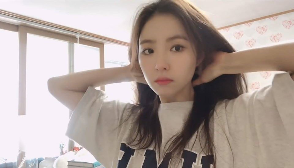 Tạm dừng diễn xuất chuyển sang làm vlog, cô nàng Youtuber khiến fan trầm trồ vì quá xinh và nghĩa cử cao đẹp - Ảnh 6. Tạm dừng diễn xuất chuyển sang làm vlog, cô nàng Youtuber khiến fan trầm trồ vì quá xinh và nghĩa cử cao đẹp - Ảnh 6.