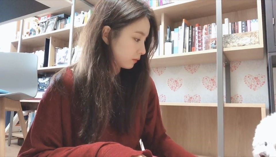 Tạm dừng diễn xuất chuyển sang làm vlog, cô nàng Youtuber khiến fan trầm trồ vì quá xinh và nghĩa cử cao đẹp - Ảnh 13. Tạm dừng diễn xuất chuyển sang làm vlog, cô nàng Youtuber khiến fan trầm trồ vì quá xinh và nghĩa cử cao đẹp - Ảnh 13.