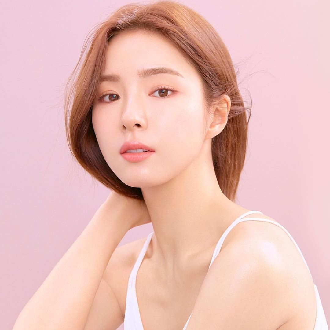 Tạm dừng diễn xuất chuyển sang làm vlog, cô nàng Youtuber khiến fan trầm trồ vì quá xinh và nghĩa cử cao đẹp - Ảnh 1. Tạm dừng diễn xuất chuyển sang làm vlog, cô nàng Youtuber khiến fan trầm trồ vì quá xinh và nghĩa cử cao đẹp - Ảnh 1.