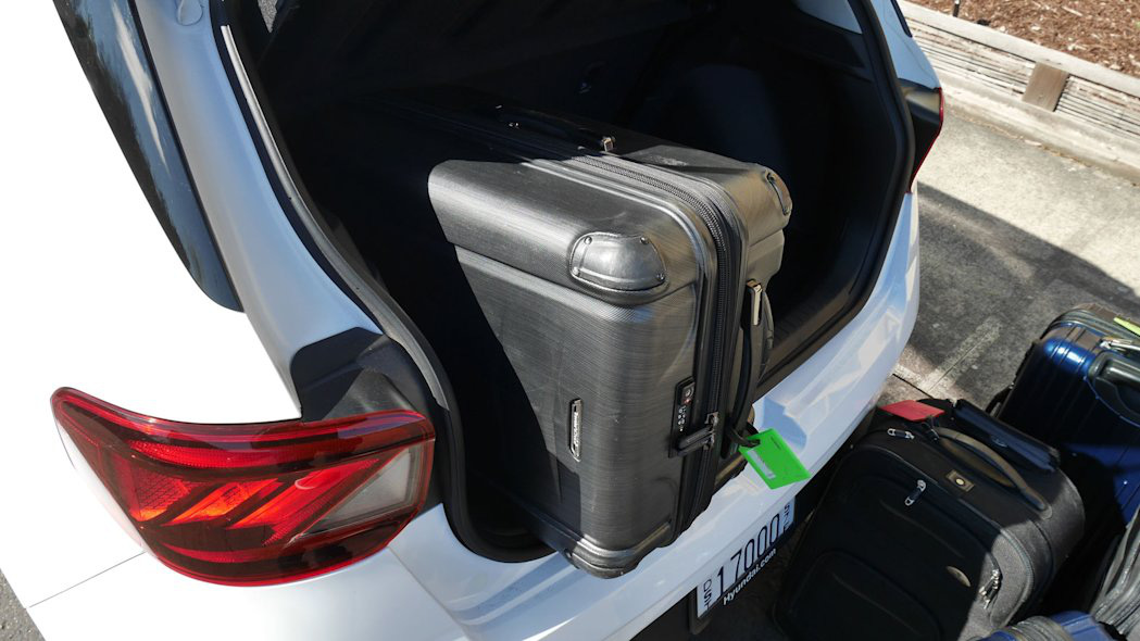 Hyundai Venue chở đồ bá đạo thế này, tài xế nào chả thích chạy dịch vụ - Ảnh 3. Hyundai Venue chở đồ bá đạo thế này, tài xế nào chả thích chạy dịch vụ - Ảnh 3.