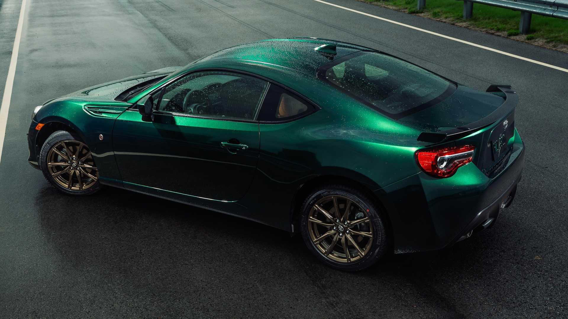 Tai nạn hy hữu: Toyota 86 phiên bản đặc biệt và cái kết dưới gầm Subaru Outback - Ảnh 2. Tai nạn hy hữu: Toyota 86 phiên bản đặc biệt và cái kết dưới gầm Subaru Outback - Ảnh 2.