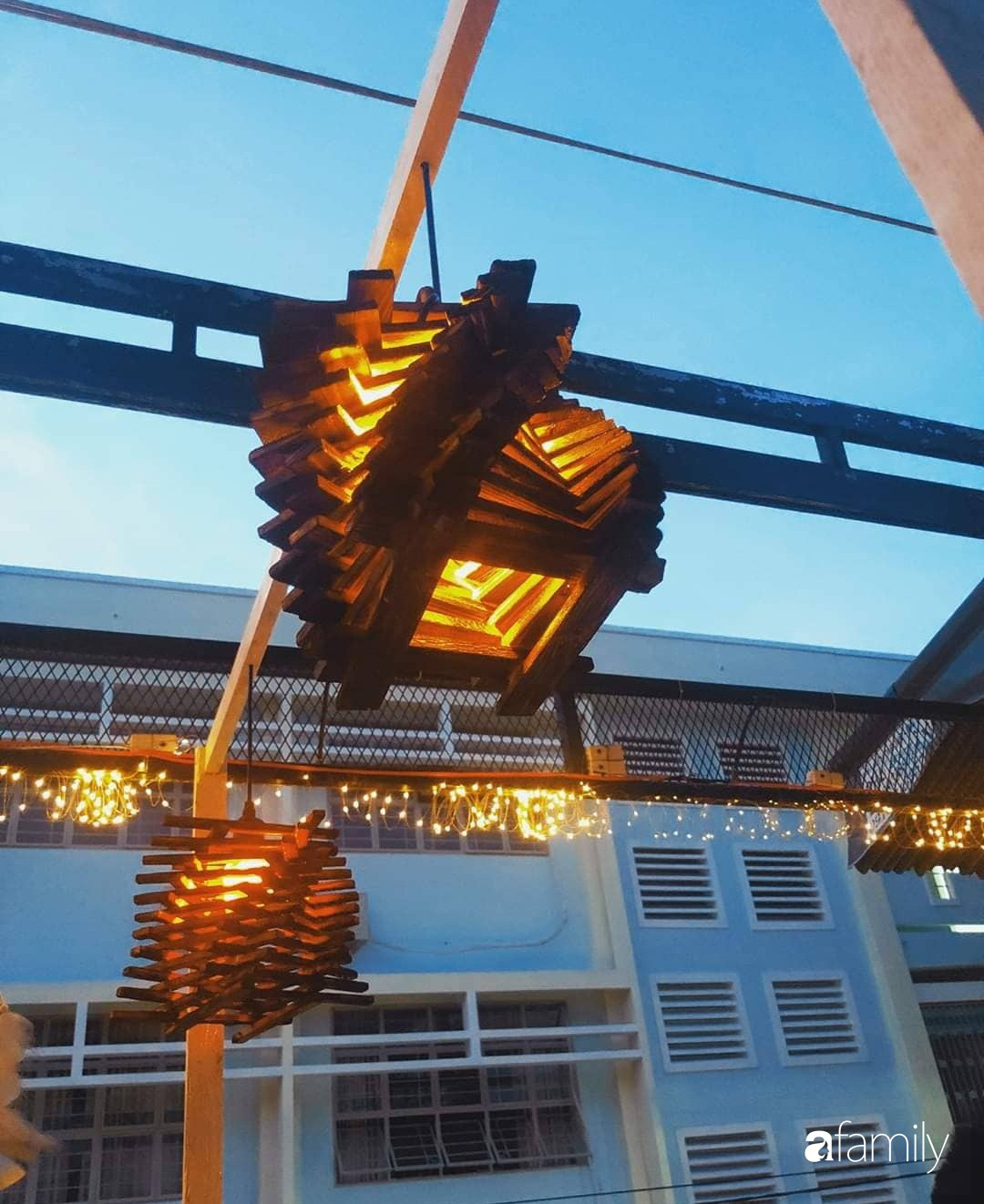 Ngôi nhà đẹp yên bình và lãng mạn nhờ người đàn ông đảm đang tự decor vườn và trồng đủ loại hồng ở Sài Gòn - Ảnh 12. Ngôi nhà đẹp yên bình và lãng mạn nhờ người đàn ông đảm đang tự decor vườn và trồng đủ loại hồng ở Sài Gòn - Ảnh 12.