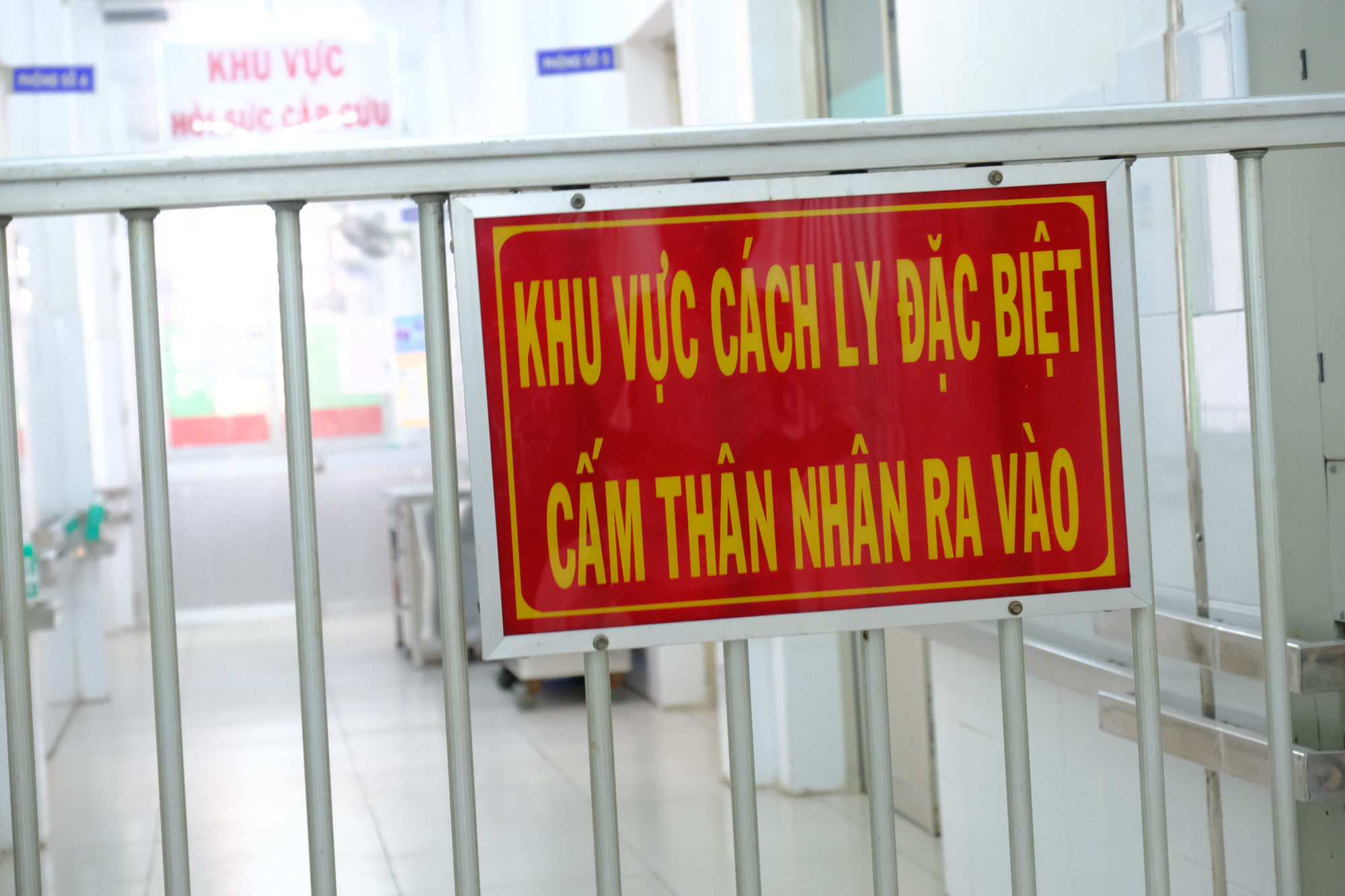 Gia đình nghệ sĩ Lý Huỳnh, Lý Hùng tặng Bệnh viện Chợ Rẫy máy thở 500 triệu đồng để phòng chống Covid-19 - Ảnh 3.