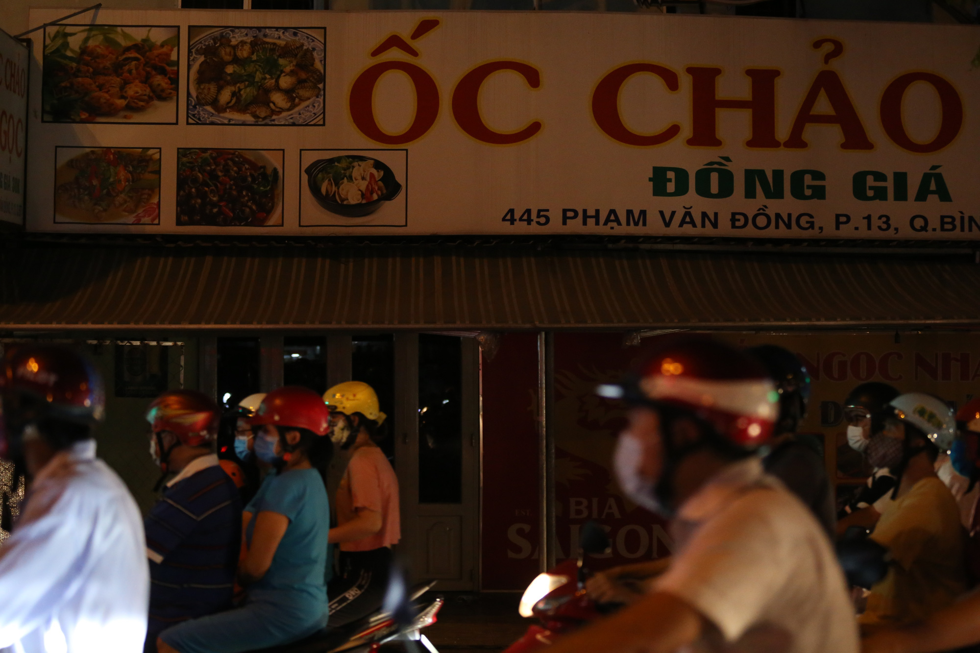 Nhà hàng, phòng gym, salon tóc, quán nhậu,... ở Sài Gòn đồng loạt đóng cửa theo chỉ thị để phòng dịch Covid-19 - Ảnh 16. Nhà hàng, phòng gym, salon tóc, quán nhậu,... ở Sài Gòn đồng loạt đóng cửa theo chỉ thị để phòng dịch Covid-19 - Ảnh 16.