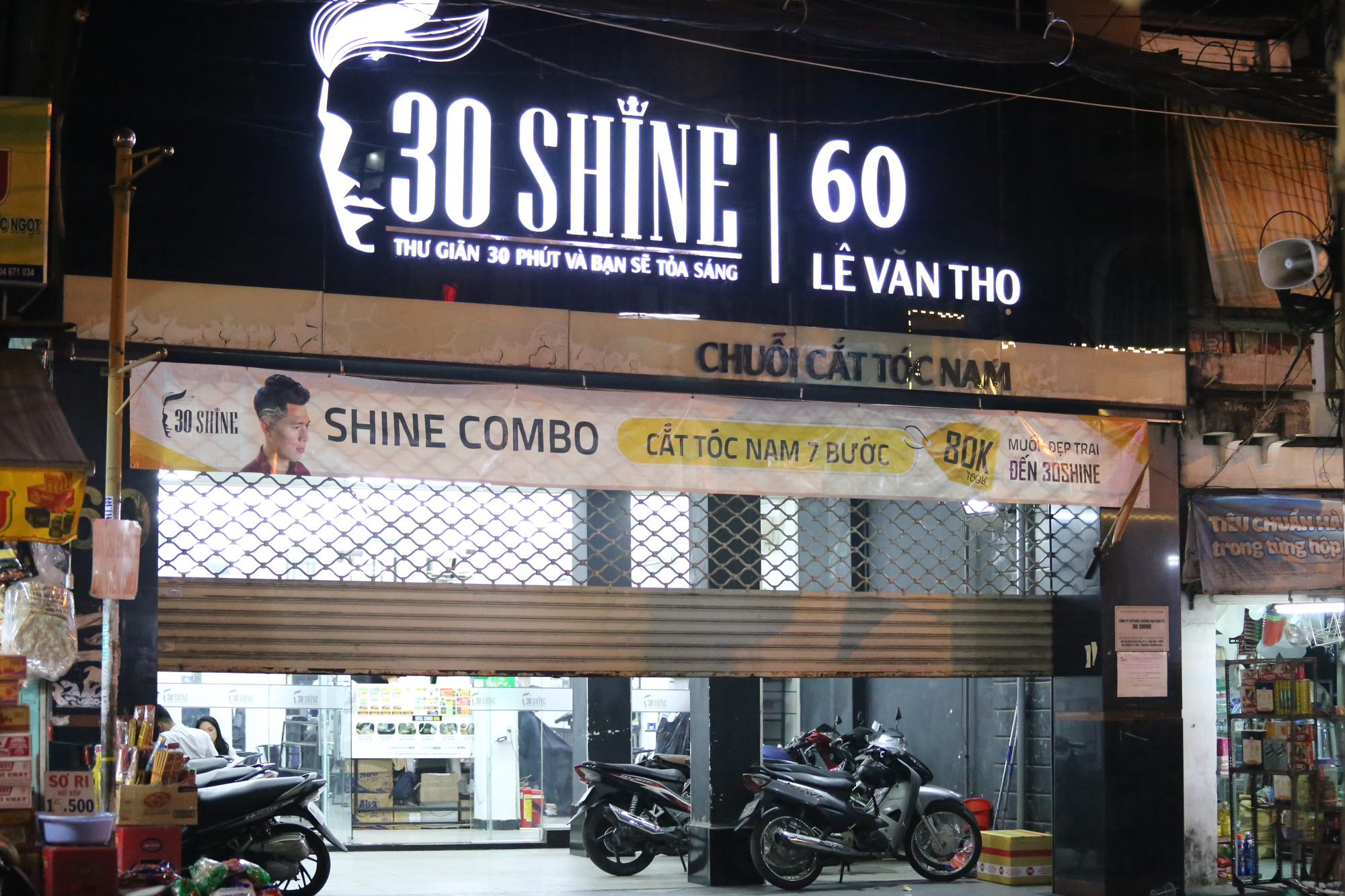Nhà hàng, phòng gym, salon tóc, quán nhậu,... ở Sài Gòn đồng loạt đóng cửa theo chỉ thị để phòng dịch Covid-19 - Ảnh 5. Nhà hàng, phòng gym, salon tóc, quán nhậu,... ở Sài Gòn đồng loạt đóng cửa theo chỉ thị để phòng dịch Covid-19 - Ảnh 5.