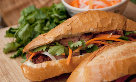 Google vinh danh bánh mì Việt Nam, một trong những món ăn đường phố ngon nhất thế giới - Ảnh 2. Google vinh danh bánh mì Việt Nam, một trong những món ăn đường phố ngon nhất thế giới - Ảnh 2.