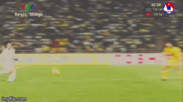 Cú phi thân khiến Thái Lan nhận thất bại cay đắng nhất lịch sử AFF Cup - Ảnh 3. Cú phi thân khiến Thái Lan nhận thất bại cay đắng nhất lịch sử AFF Cup - Ảnh 3.