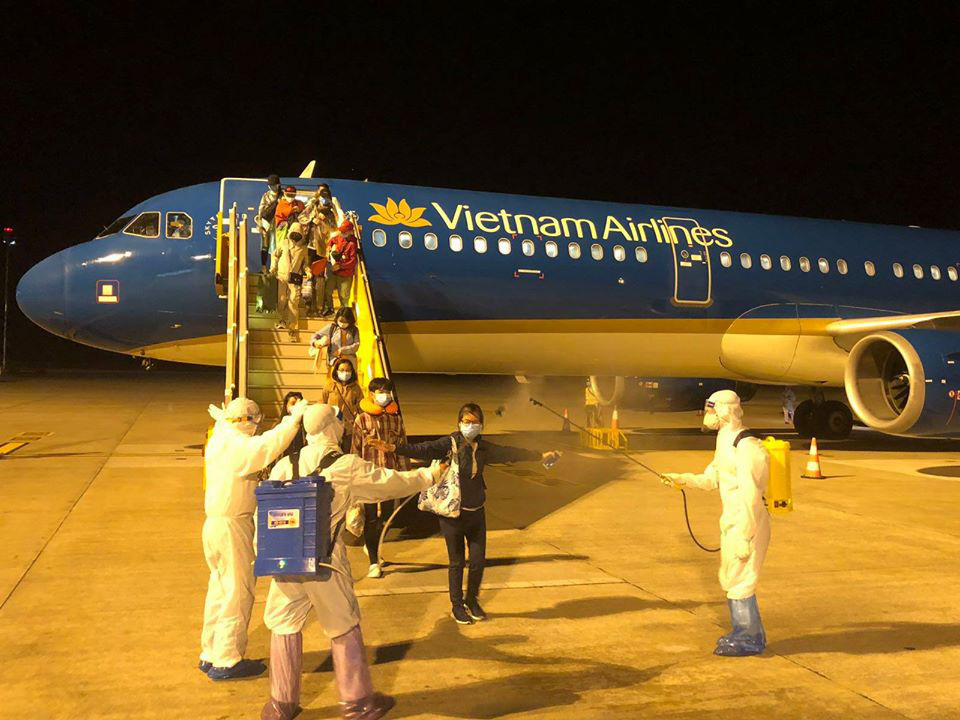 Vietnam Airlines chở công dân Việt Nam từ Philippines về nước an toàn - Ảnh 4.