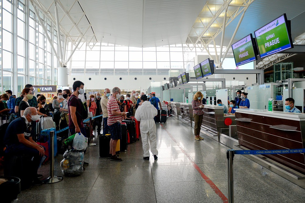 Bamboo Airways thực hiện chuyến bay đặc biệt đưa công dân Séc và châu Âu hồi hương - Ảnh 1.