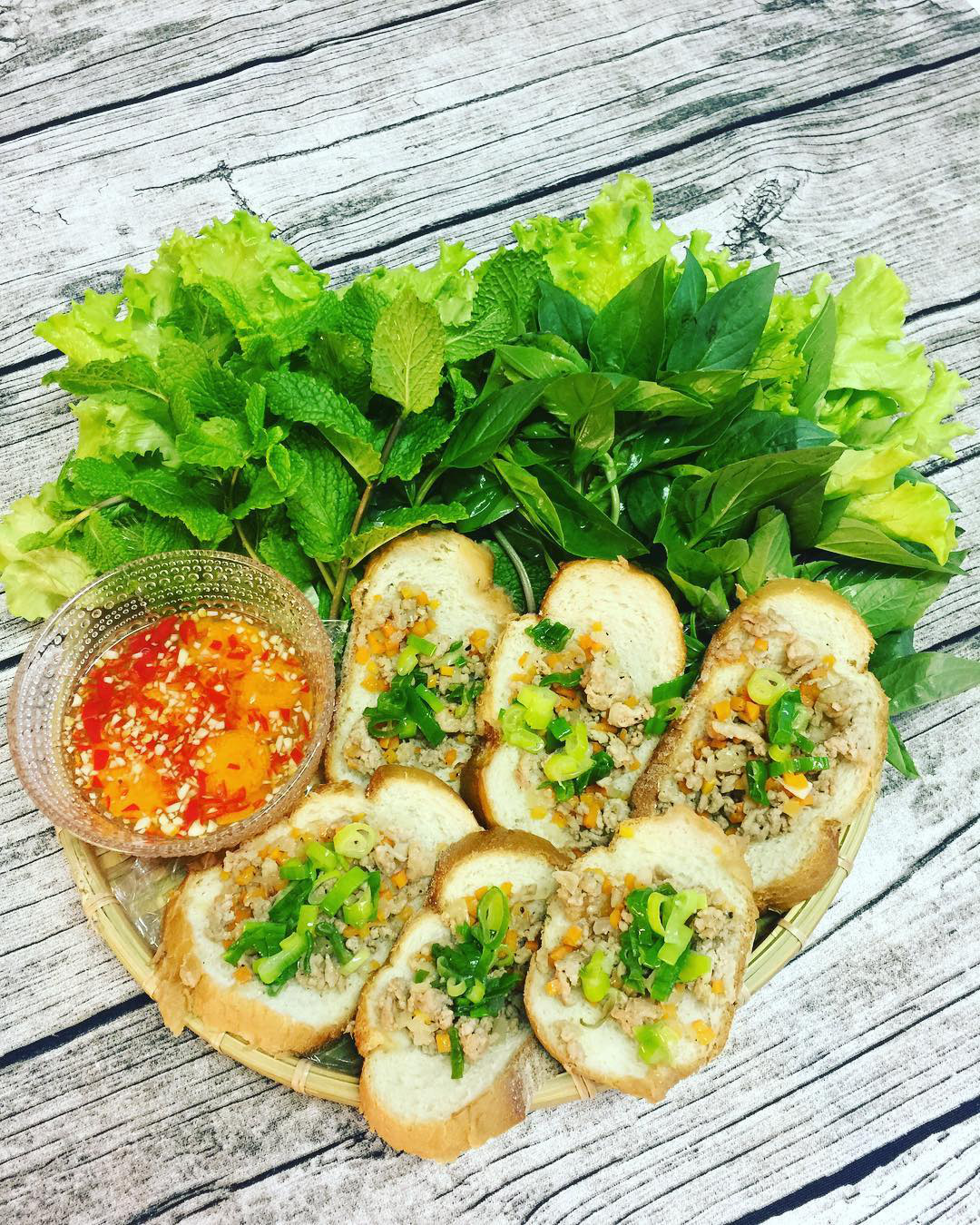 5 cách biến tấu độc lạ giúp bánh mì Việt đạt đến đẳng cấp hoàn toàn khác, ai bảo chỉ kẹp các loại nhân mới ngon? - Ảnh 5. 5 cách biến tấu độc lạ giúp bánh mì Việt đạt đến đẳng cấp hoàn toàn khác, ai bảo chỉ kẹp các loại nhân mới ngon? - Ảnh 5.
