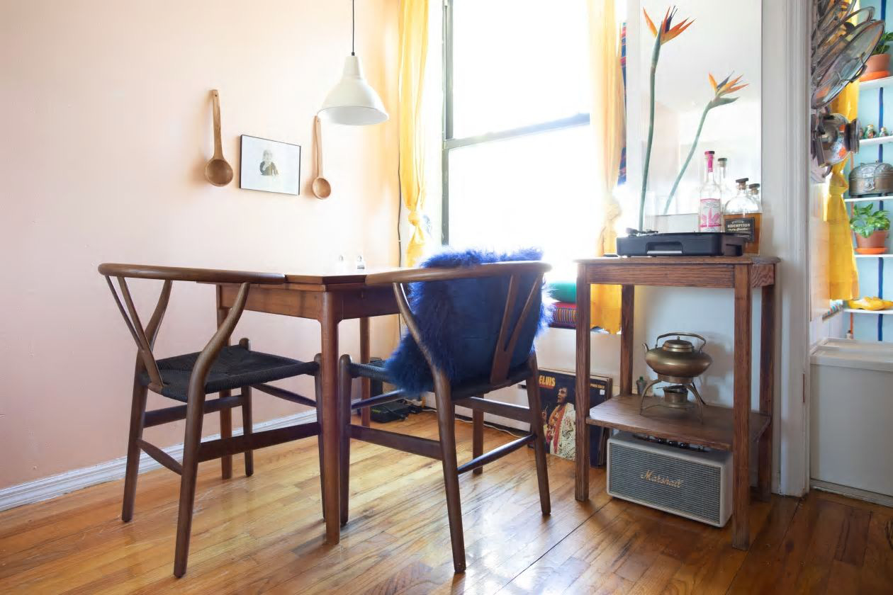 Căn hộ nhỏ 37m2 ở Brooklyn sử dụng những màu sắc đáng kinh ngạc trong trang trí nội thất - Ảnh 5. Căn hộ nhỏ 37m2 ở Brooklyn sử dụng những màu sắc đáng kinh ngạc trong trang trí nội thất - Ảnh 5.