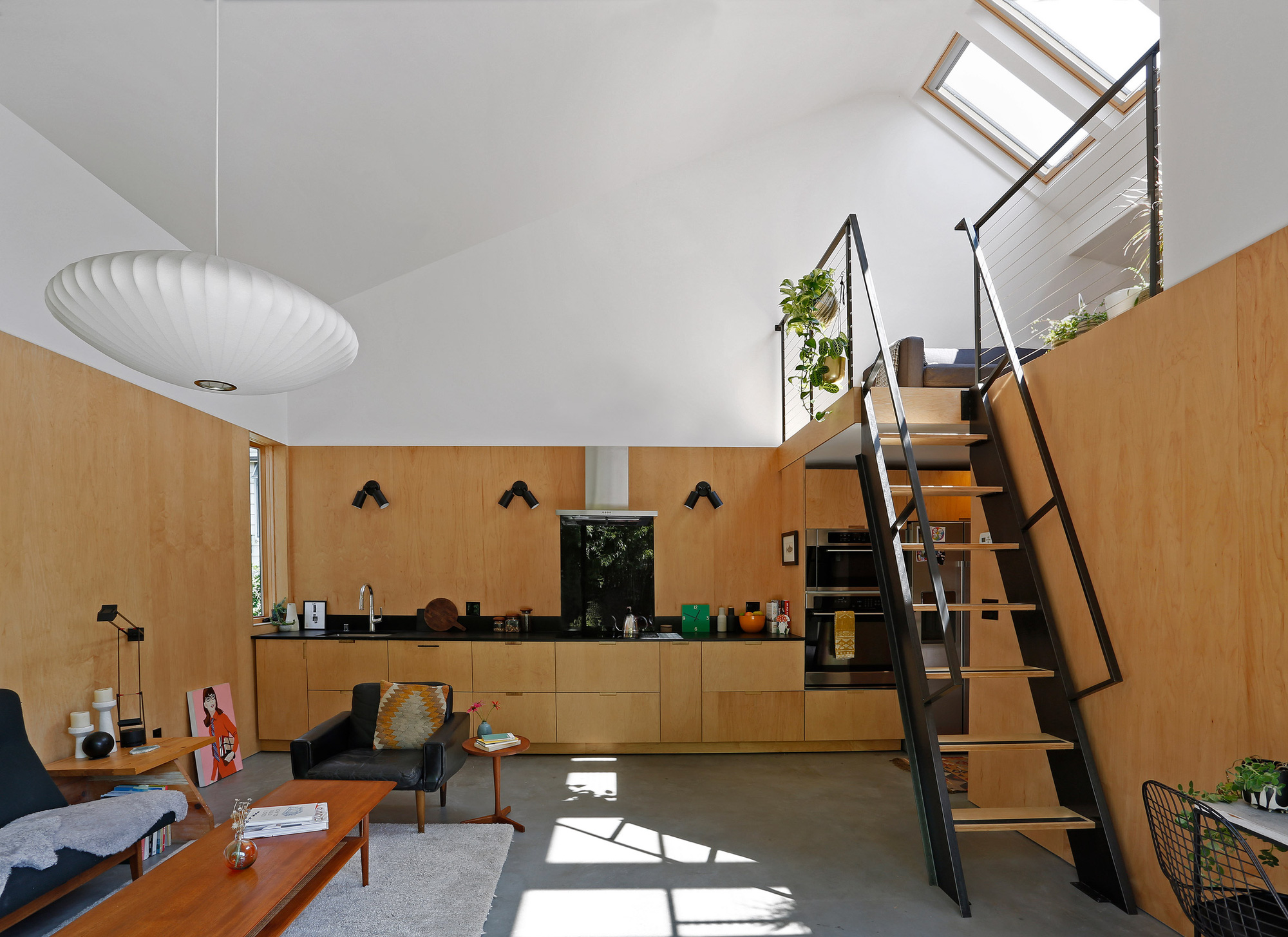 Ngôi nhà 54m² nhưng với cách thiết kế sáng tạo đã biến mặt tiền 4m thành 2 không gian vừa cho thuê vừa sử dụng tách biệt - Ảnh 6. Ngôi nhà 54m² nhưng với cách thiết kế sáng tạo đã biến mặt tiền 4m thành 2 không gian vừa cho thuê vừa sử dụng tách biệt - Ảnh 6.