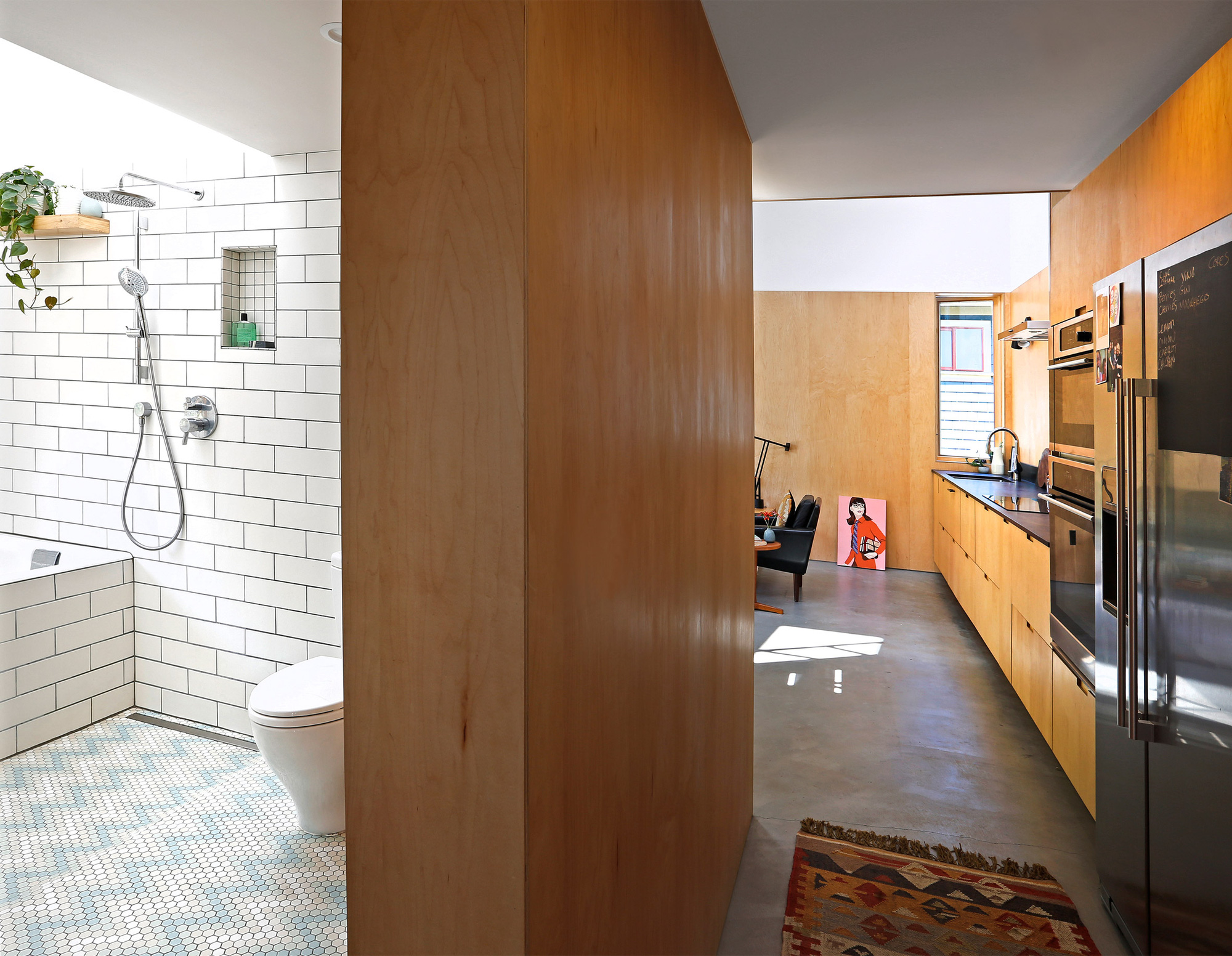 Ngôi nhà 54m² nhưng với cách thiết kế sáng tạo đã biến mặt tiền 4m thành 2 không gian vừa cho thuê vừa sử dụng tách biệt - Ảnh 8. Ngôi nhà 54m² nhưng với cách thiết kế sáng tạo đã biến mặt tiền 4m thành 2 không gian vừa cho thuê vừa sử dụng tách biệt - Ảnh 8.