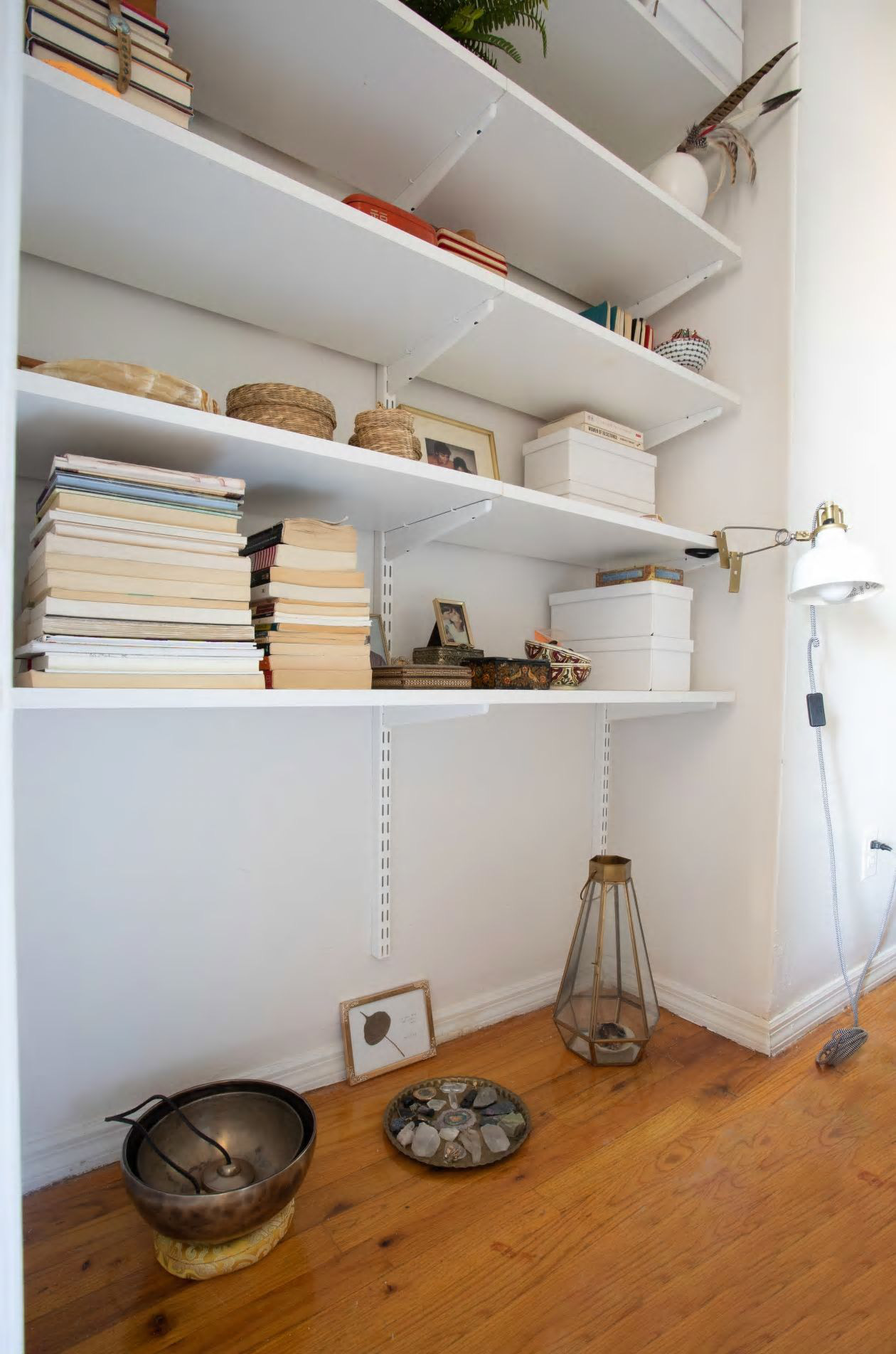 Căn hộ nhỏ 37m2 ở Brooklyn sử dụng những màu sắc đáng kinh ngạc trong trang trí nội thất - Ảnh 8. Căn hộ nhỏ 37m2 ở Brooklyn sử dụng những màu sắc đáng kinh ngạc trong trang trí nội thất - Ảnh 8.