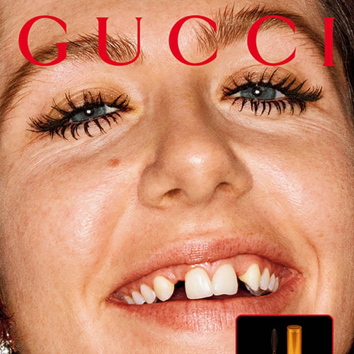 Gucci gây tranh cãi với mẫu răng thưa, ố vàng - Ảnh 1.