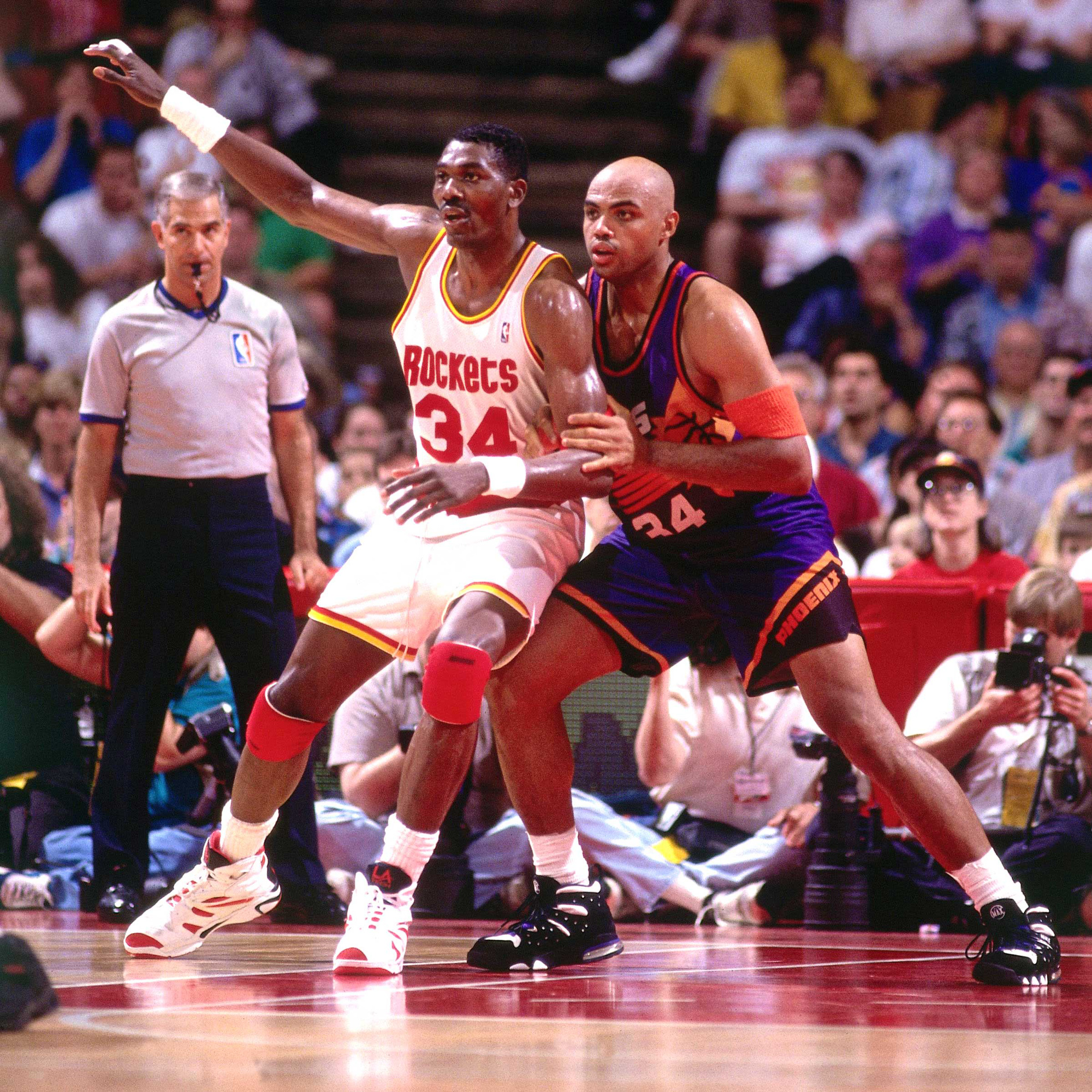 Top 10 tình huống triệt hạ đầy tai tiếng trong lịch sử NBA - Ảnh 3. Top 10 tình huống triệt hạ đầy tai tiếng trong lịch sử NBA - Ảnh 3.