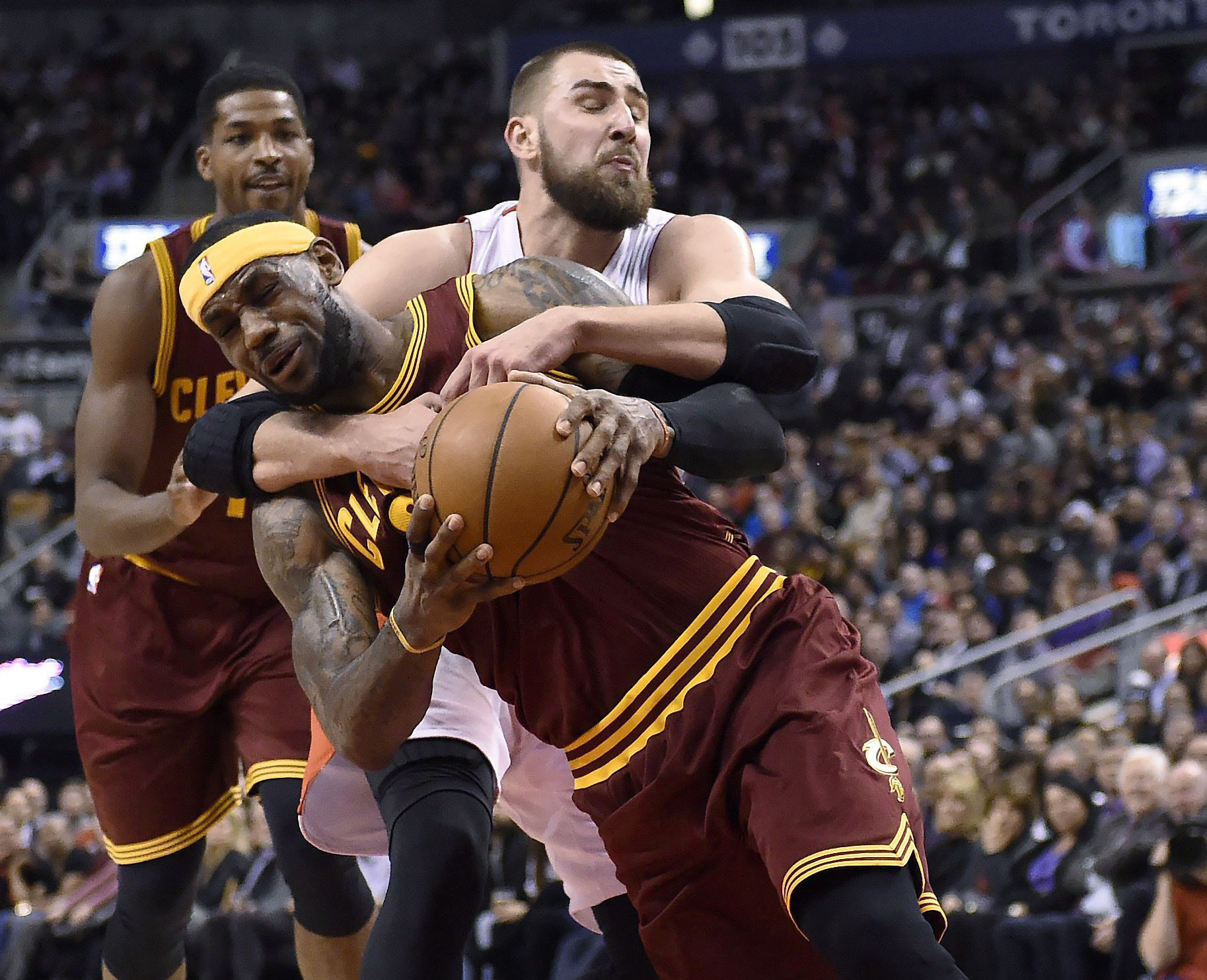 Top 10 tình huống triệt hạ đầy tai tiếng trong lịch sử NBA - Ảnh 15. Top 10 tình huống triệt hạ đầy tai tiếng trong lịch sử NBA - Ảnh 15.