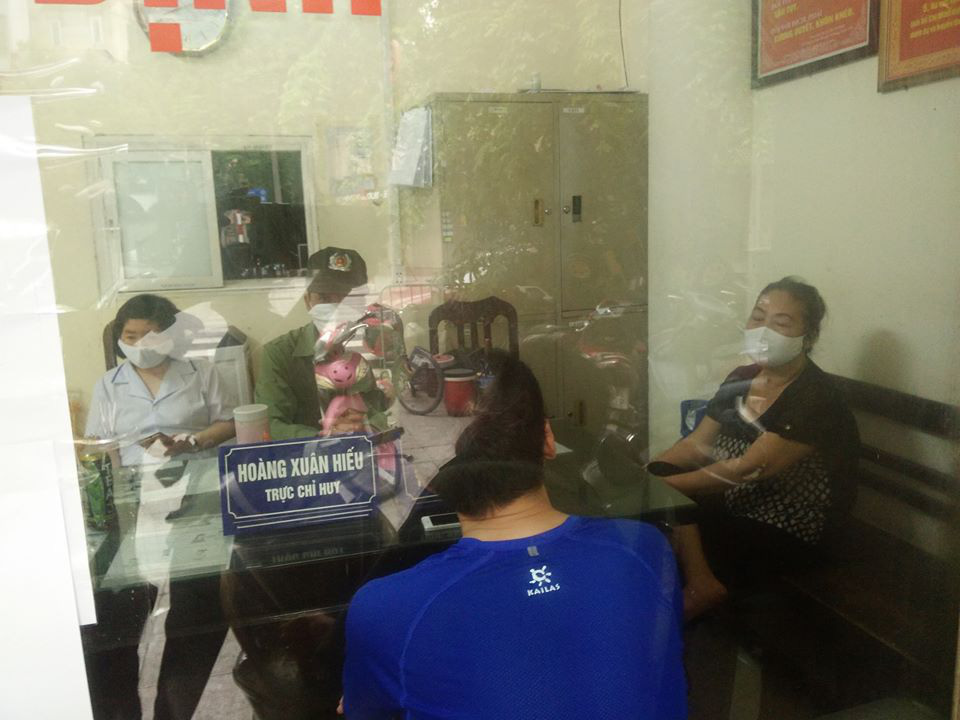 Không đeo khẩu trang khi đi tập thể dục buổi sáng, 4 người ở Hà Nội bị công an mời về trụ sở - Ảnh 1.