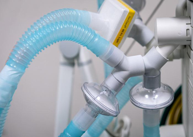 Sử dụng thiết bị in 3D, một máy thở ở Mỹ có thể phục vụ tối đa 4 bệnh nhân Covid-19 trong trường hợp khẩn cấp - Ảnh 4.