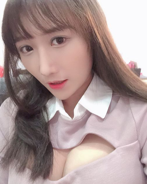 Đăng ảnh vu vơ rồi đánh đố fan Vùng trắng trắng tròn tròn kia là ngực hay đầu gối, cô nàng streamer LMHT xinh đẹp tăng view chóng mặt chỉ sau một đêm - Ảnh 2.