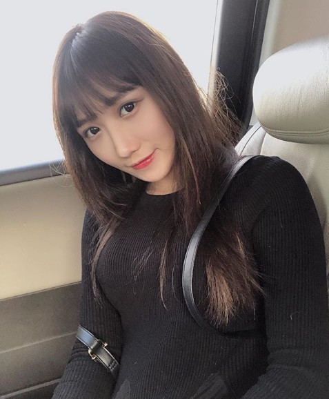Đăng ảnh vu vơ rồi đánh đố fan Vùng trắng trắng tròn tròn kia là ngực hay đầu gối, cô nàng streamer LMHT xinh đẹp tăng view chóng mặt chỉ sau một đêm - Ảnh 5.