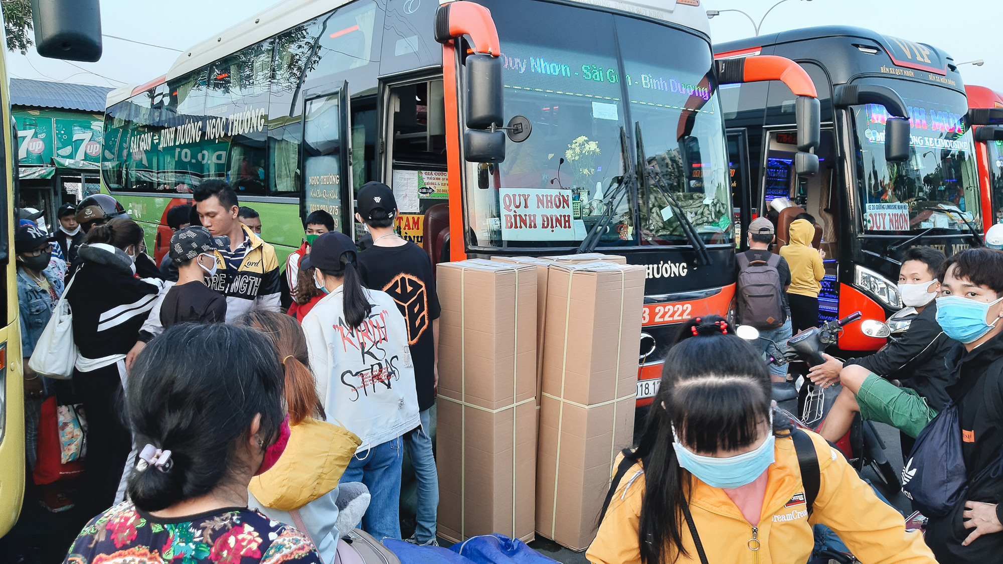 Giới hạn tần suất xe khách, tàu hỏa đi/đến Hà Nội và TP.HCM đề phòng dịch bệnh - Ảnh 1.