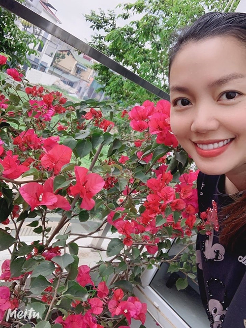 Ca sĩ Nguyễn Ngọc Anh 'trốn' Covid-19 trong khu vườn đầy hoa - Ảnh 3.