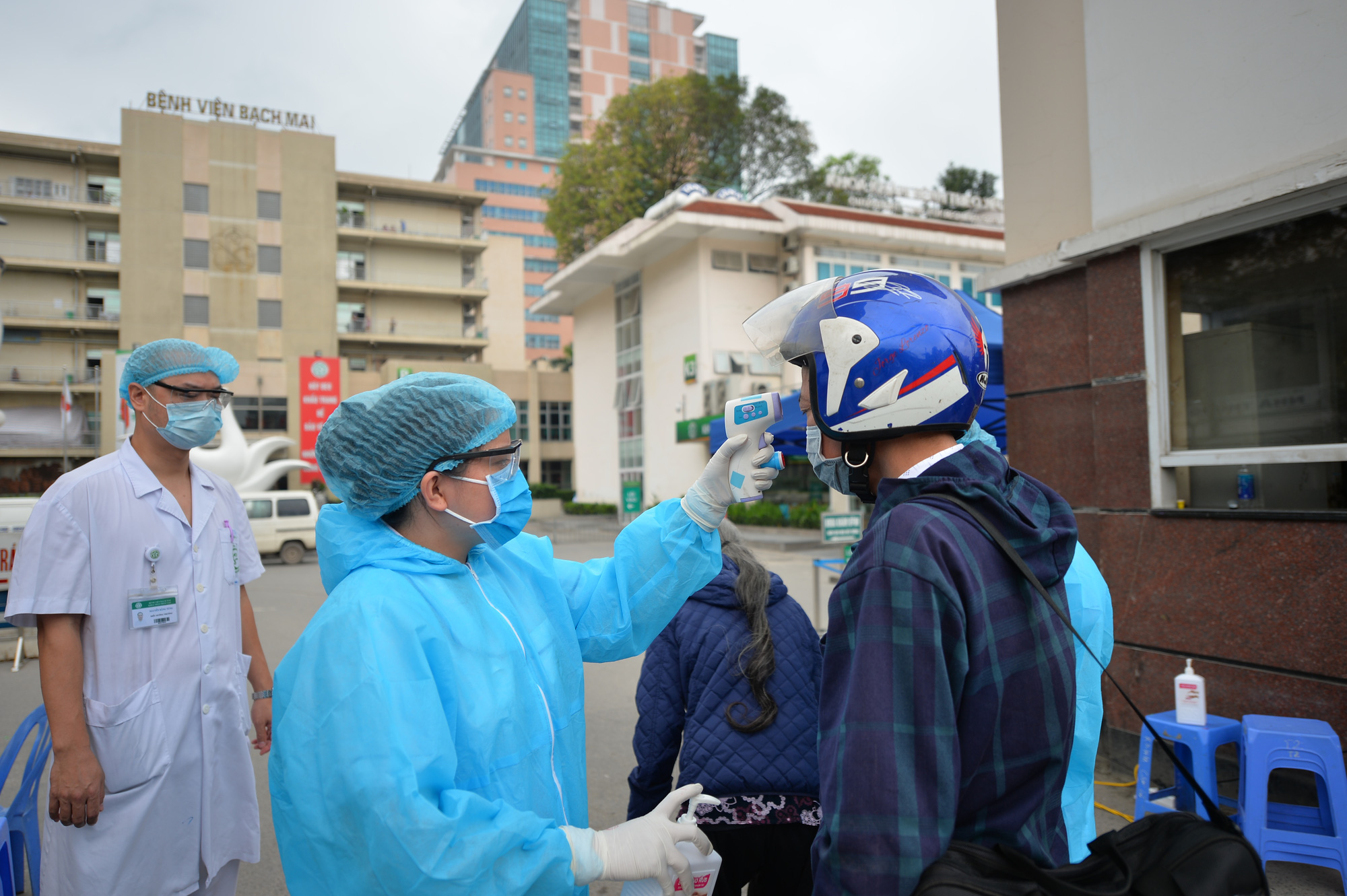 Nguồn lây nhiễm chính ở Bệnh viện Bạch Mai là từ Công ty Trường Sinh - Ảnh 1.