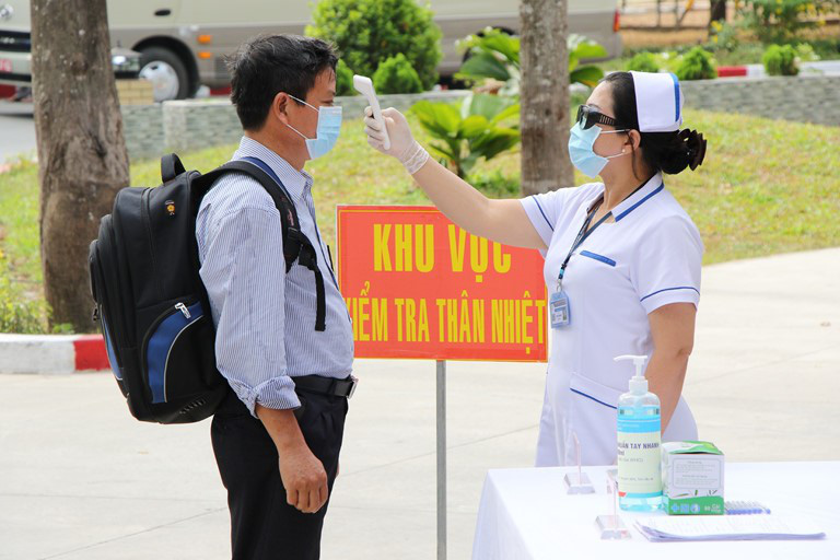 Hoàn toàn ủng hộ cách ly toàn xã hội nhưng nhiều người vẫn băn khoăn: Ngành nào đi làm, ngành nào làm online? Shipper có được làm việc như bình thường? - Ảnh 1.