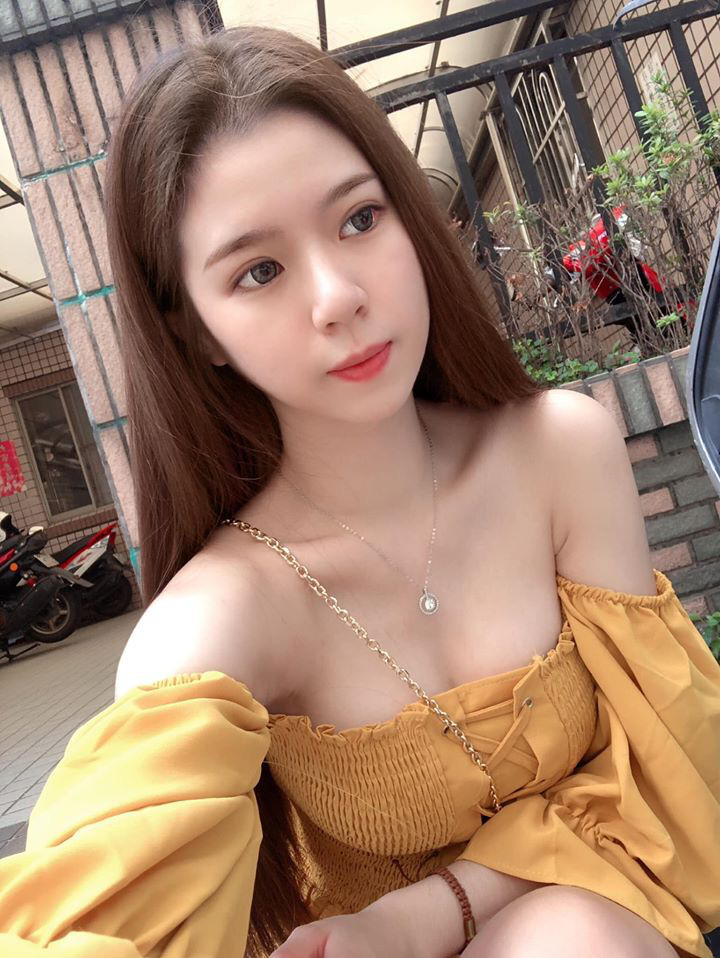 Bị chụp lén cảnh bán gà rán trong chợ, cô nàng được cộng đồng mạng phong hot girl chỉ sau một bài post - Ảnh 6.