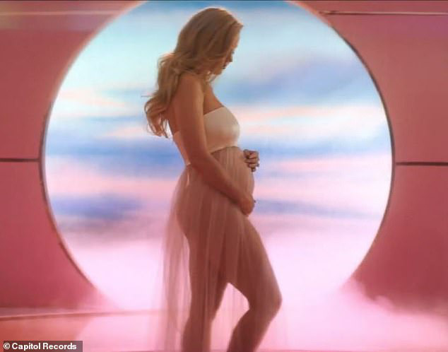 Katy Perry chính thức tuyên bố việc mang thai con đầu lòng với vị hôn phu Orlando Bloom, nhưng theo cách vô cùng đặc biệt - Ảnh 2.