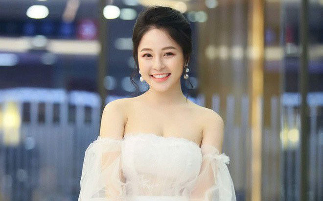 Trèo thang hái dừa, Trâm Anh bị cộng đồng mạng soi vào chi tiết nhạy cảm khi diện trang phục bó sát - Ảnh 1. Trèo thang hái dừa, Trâm Anh bị cộng đồng mạng soi vào chi tiết nhạy cảm khi diện trang phục bó sát - Ảnh 1.