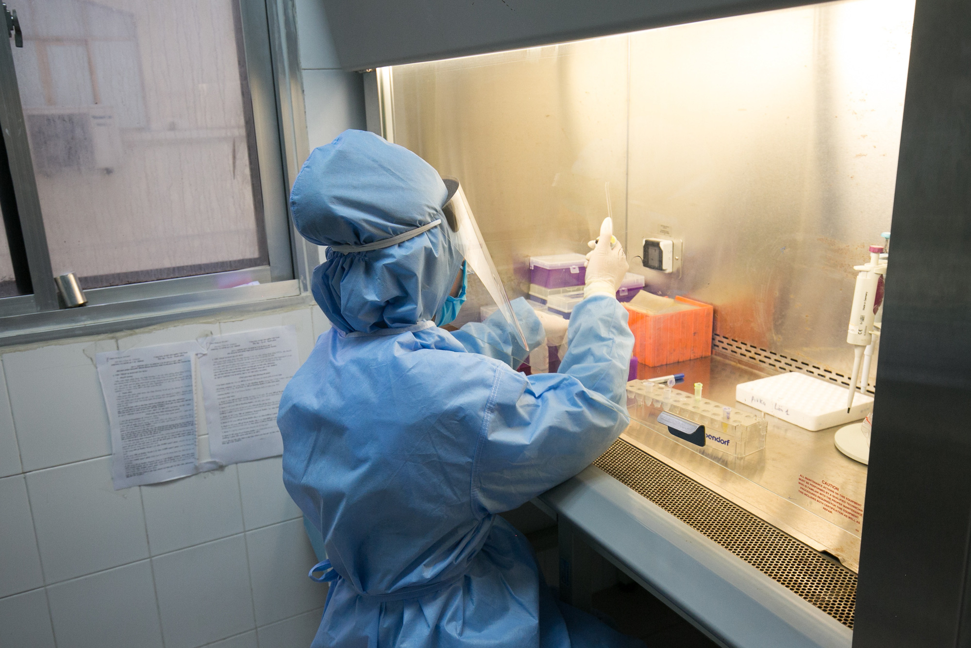 Thượng tá chuyên về ung thư nhảy sang làm bộ Kit phát hiện nCoV: Tôi chỉ là người tra dầu nhớt thôi - Ảnh 8. Thượng tá chuyên về ung thư nhảy sang làm bộ Kit phát hiện nCoV: Tôi chỉ là người tra dầu nhớt thôi - Ảnh 8.