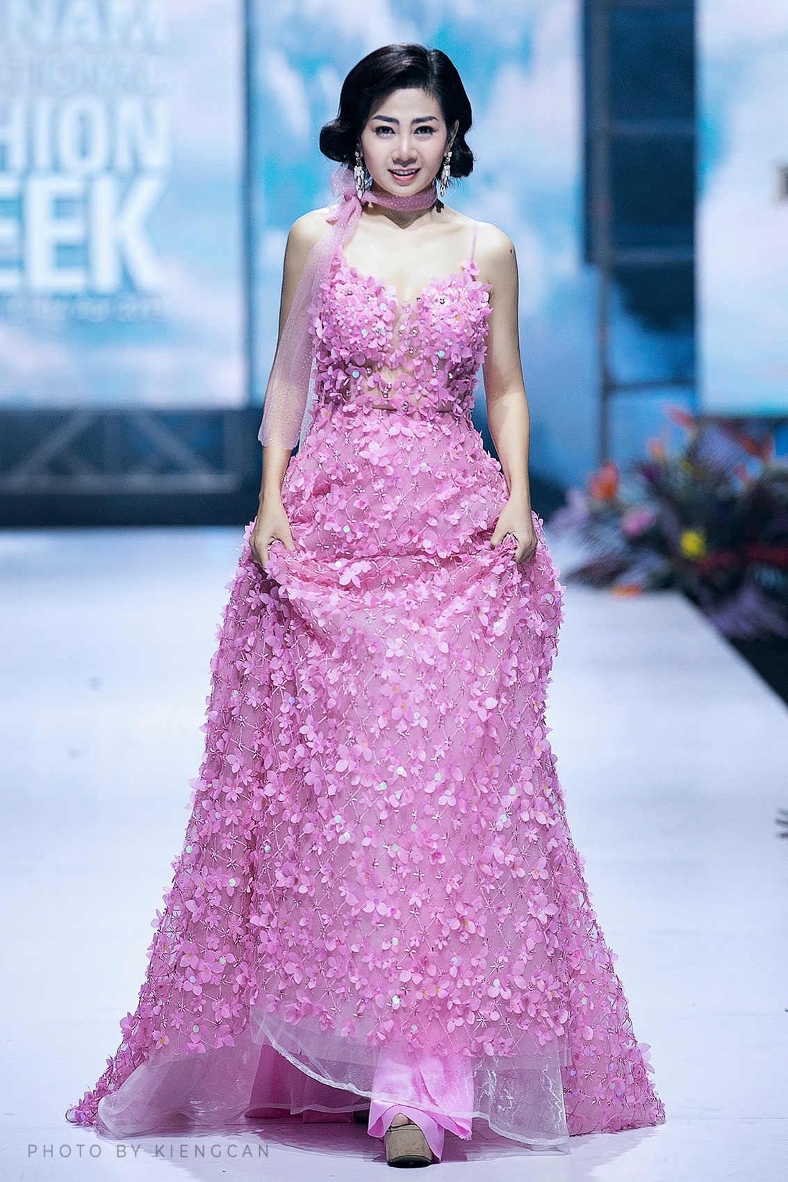 NTK Đức Vincie đấu giá chiếc váy của Mai Phương để hỗ trợ bé Lavie - Ảnh 4.
