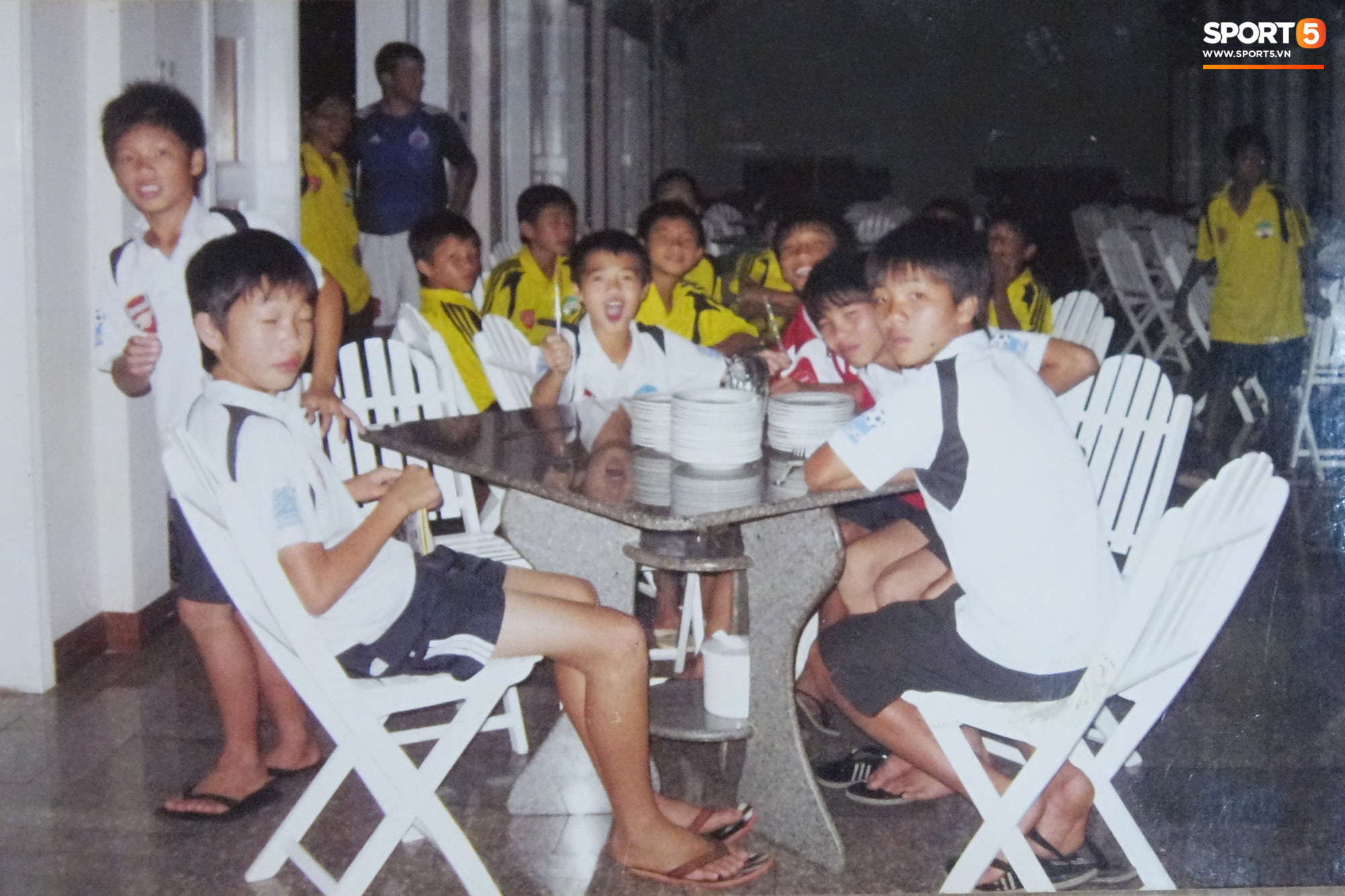 Trào lưu “trở về tuổi thơ” của các cầu thủ, thử thách kiến thức fan bóng đá Việt Nam - Ảnh 4.