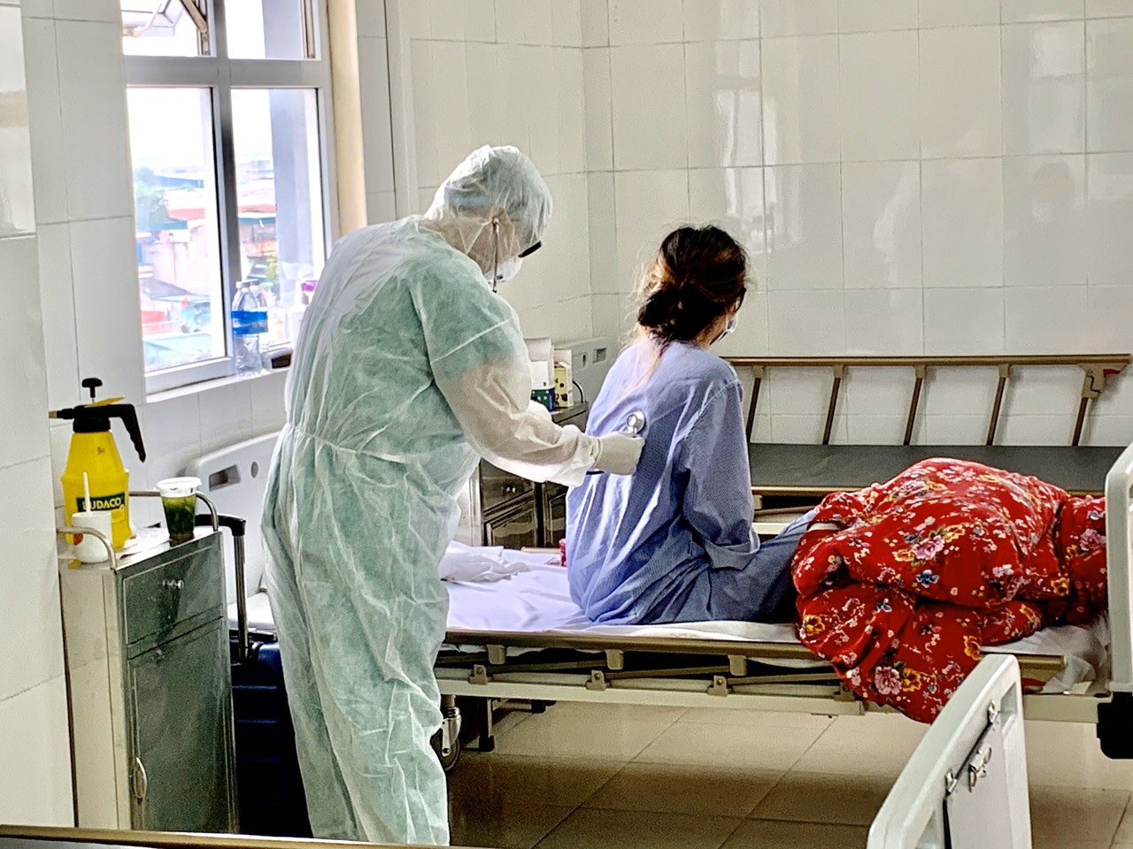 Thêm một bệnh nhân ở Quảng Ninh có kết quả xét nghiệm dương tính sau khi âm tính - Ảnh 1.