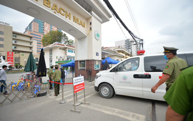 Bệnh viện Bạch Mai được dỡ bỏ phong toả từ 0h đêm nay - Ảnh 1.
