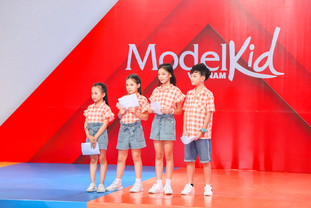 Model Kid Vietnam: Lần đầu tiên team Hương Ly chiến thắng, liên minh Lan - Thủy nhất loạt kiến nghị lên giám khảo - Ảnh 4.