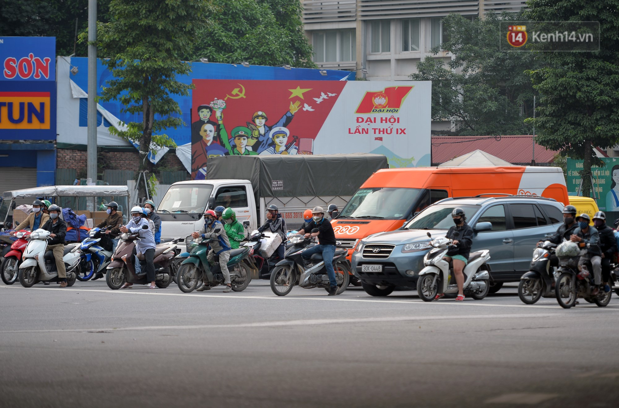Đề xuất cách ly xã hội tại Hà Nội thêm ít nhất 1 tuần - Ảnh 2.