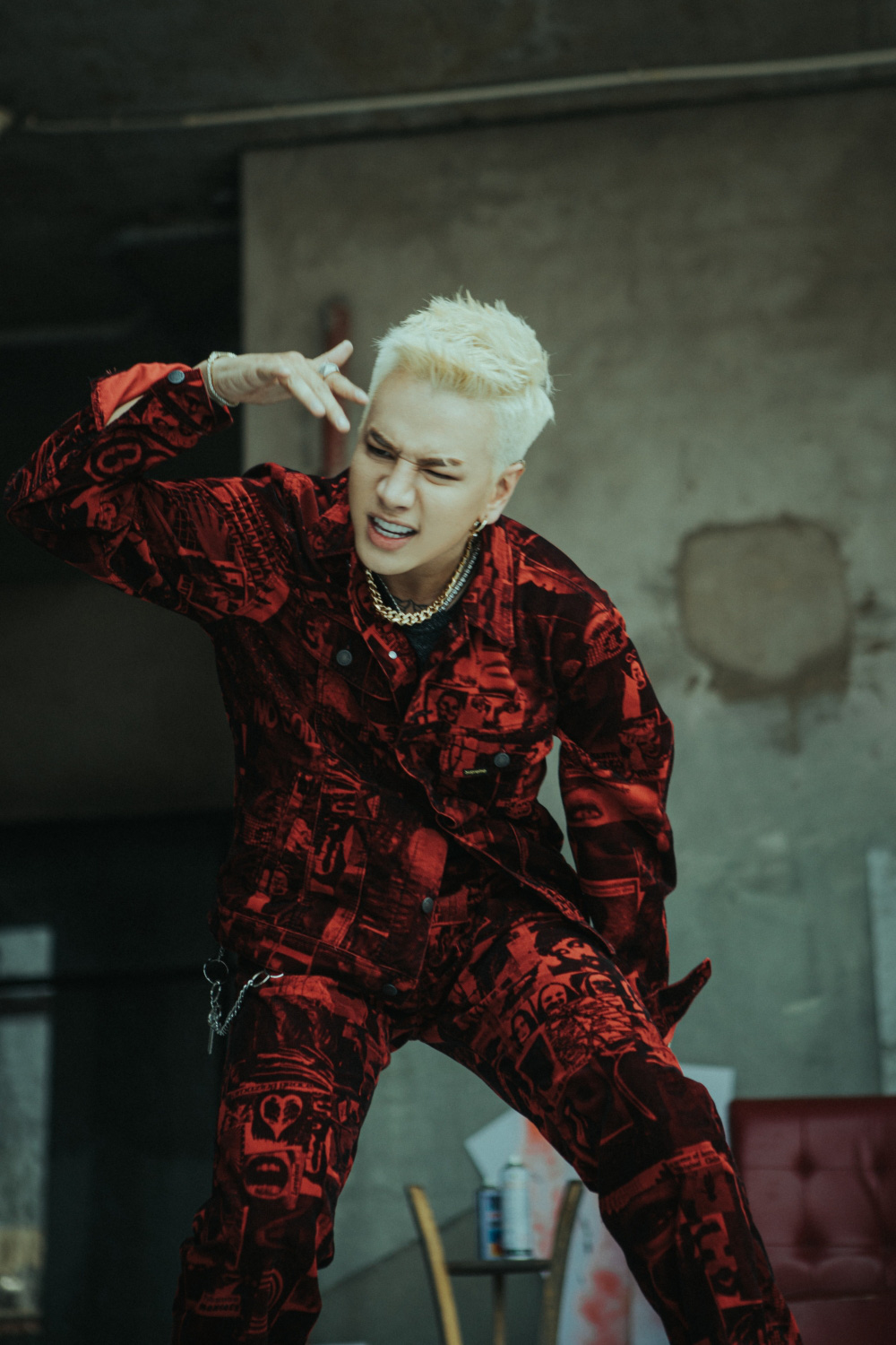 Lou Hoàng tái xuất với hình tượng mới - Ảnh 8.