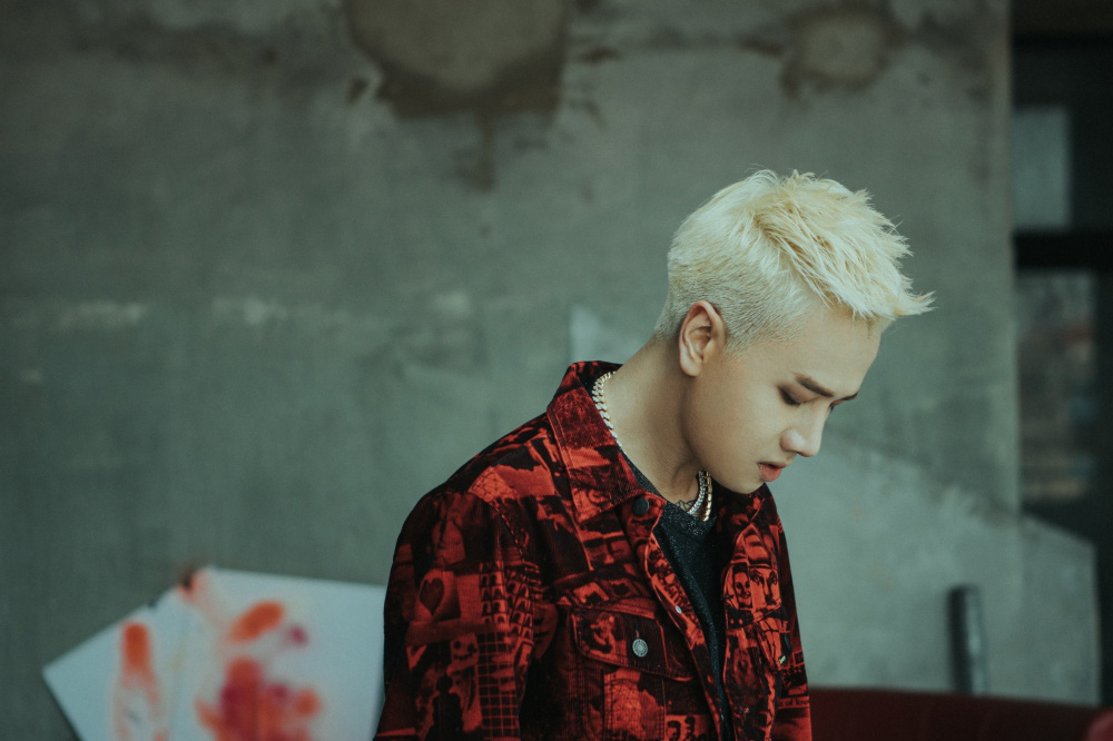 Lou Hoàng tái xuất với hình tượng mới - Ảnh 7.