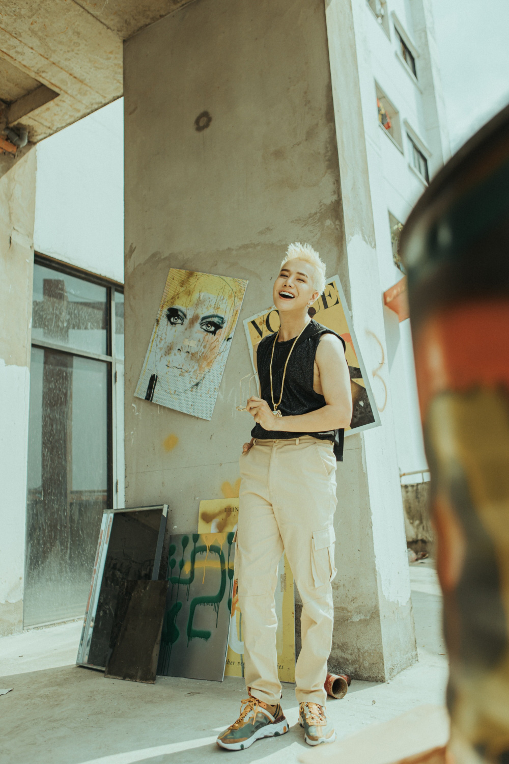 Lou Hoàng tái xuất với hình tượng mới - Ảnh 6.