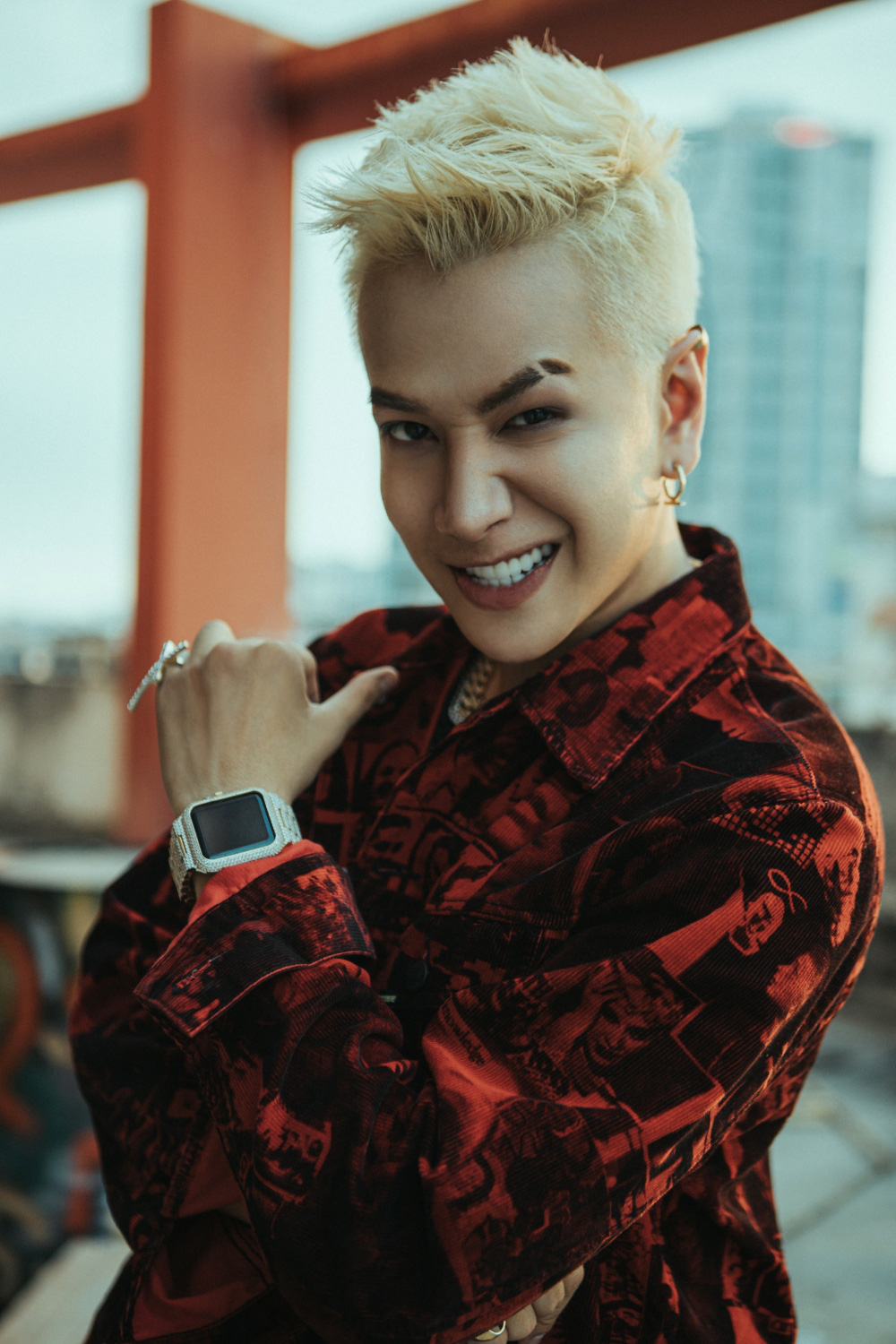 Lou Hoàng tái xuất với hình tượng mới - Ảnh 9.