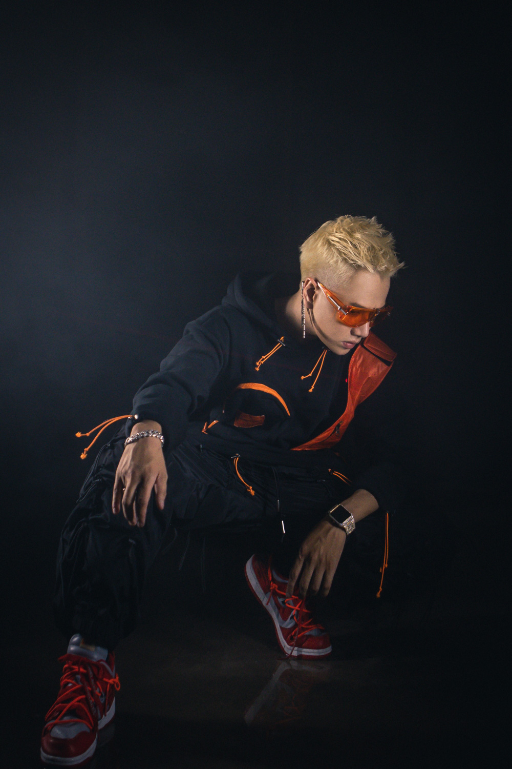 Lou Hoàng tái xuất với hình tượng mới - Ảnh 3.